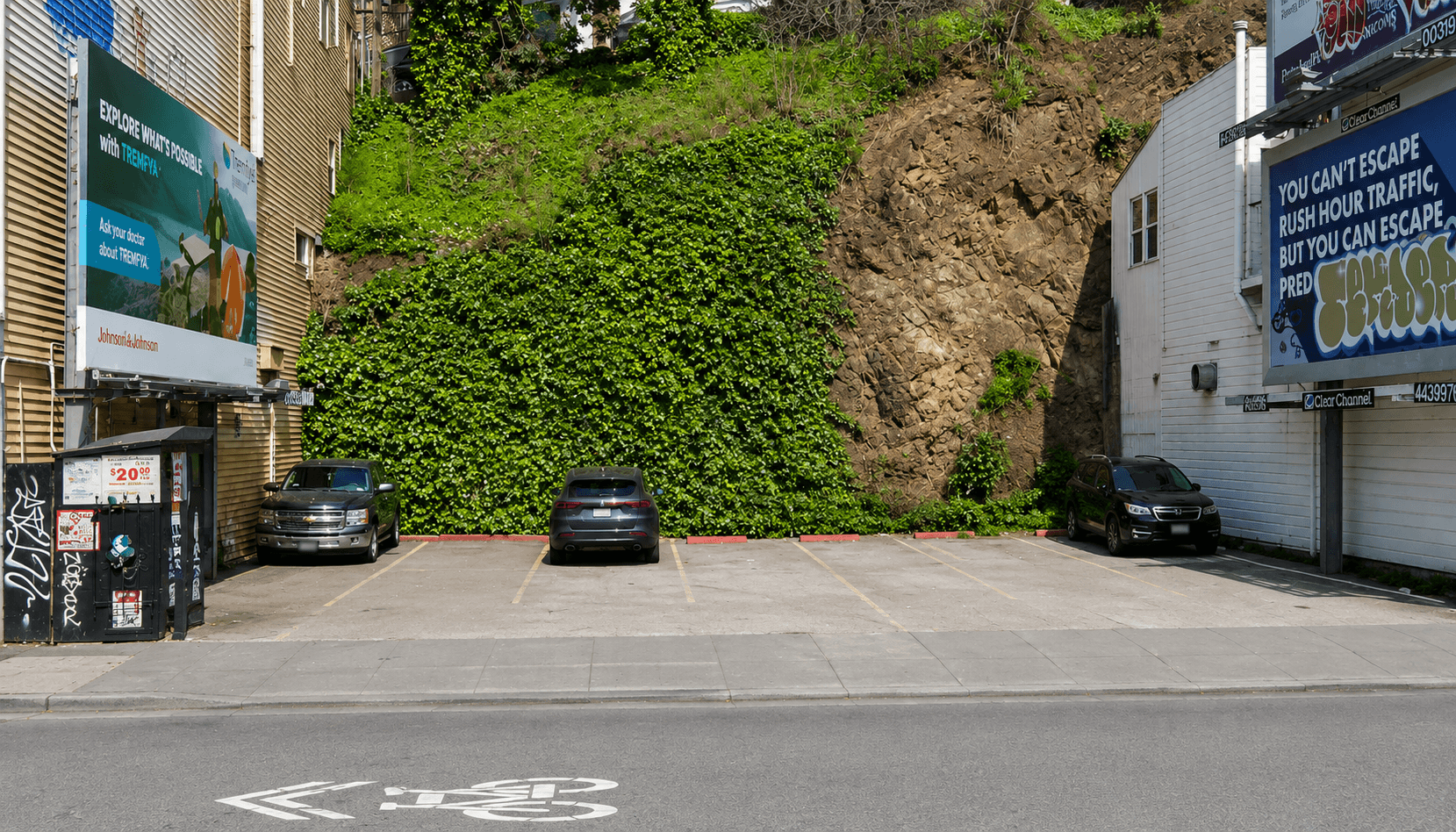 470 Broadway St. parking facility