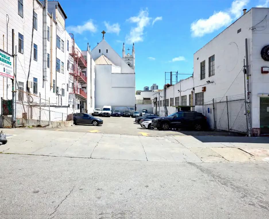 535 Green St. parking facility