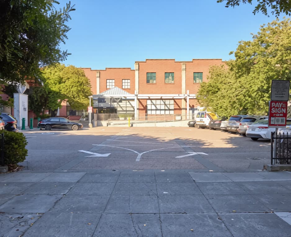 2552 Taylor St. parking facility